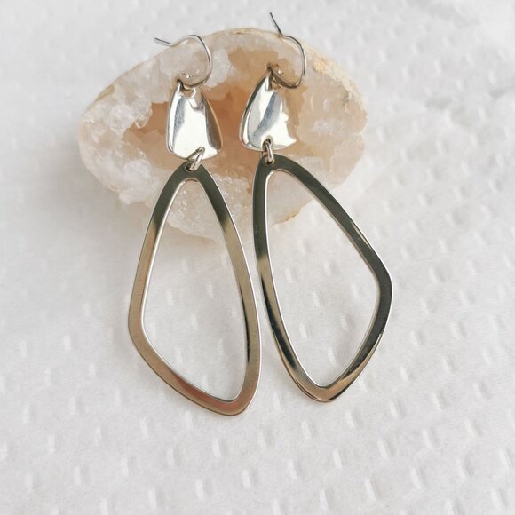 New Silver Kendra Scott Kira Drop Earrings - Picture 1 of 5